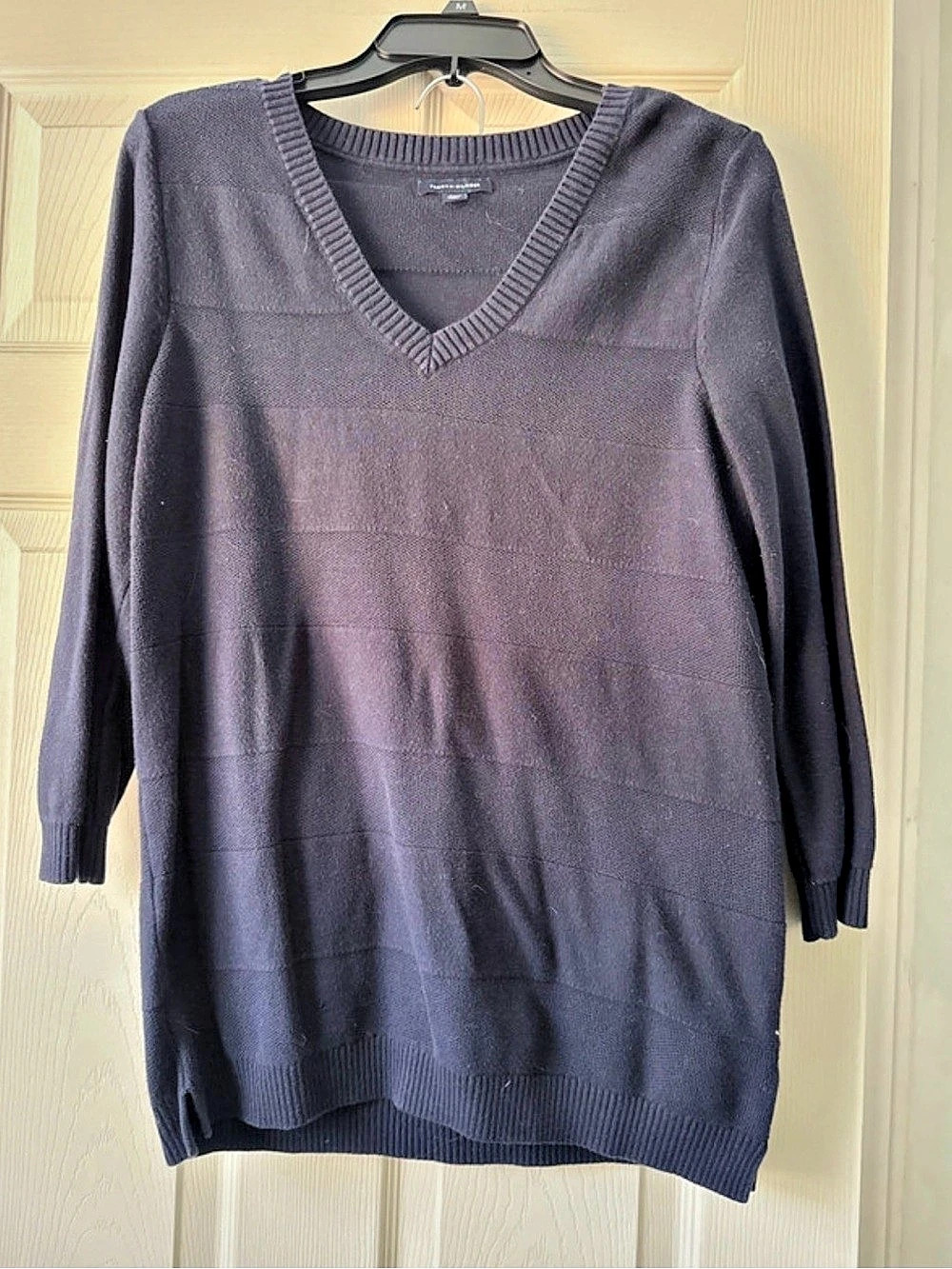Tommy Hilfiger V-Neck Sweater in Blue Size large
